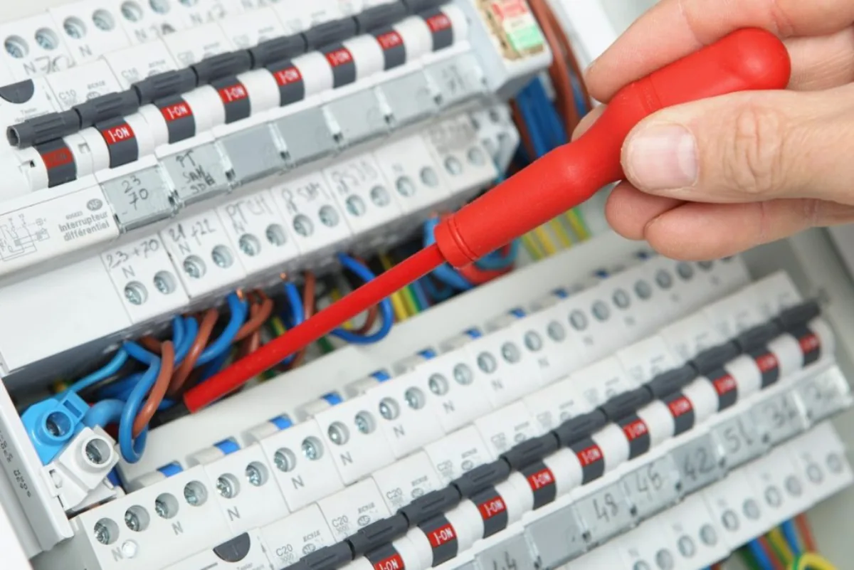 SOS électricien 24h/24 et 7j/7 à Clichy